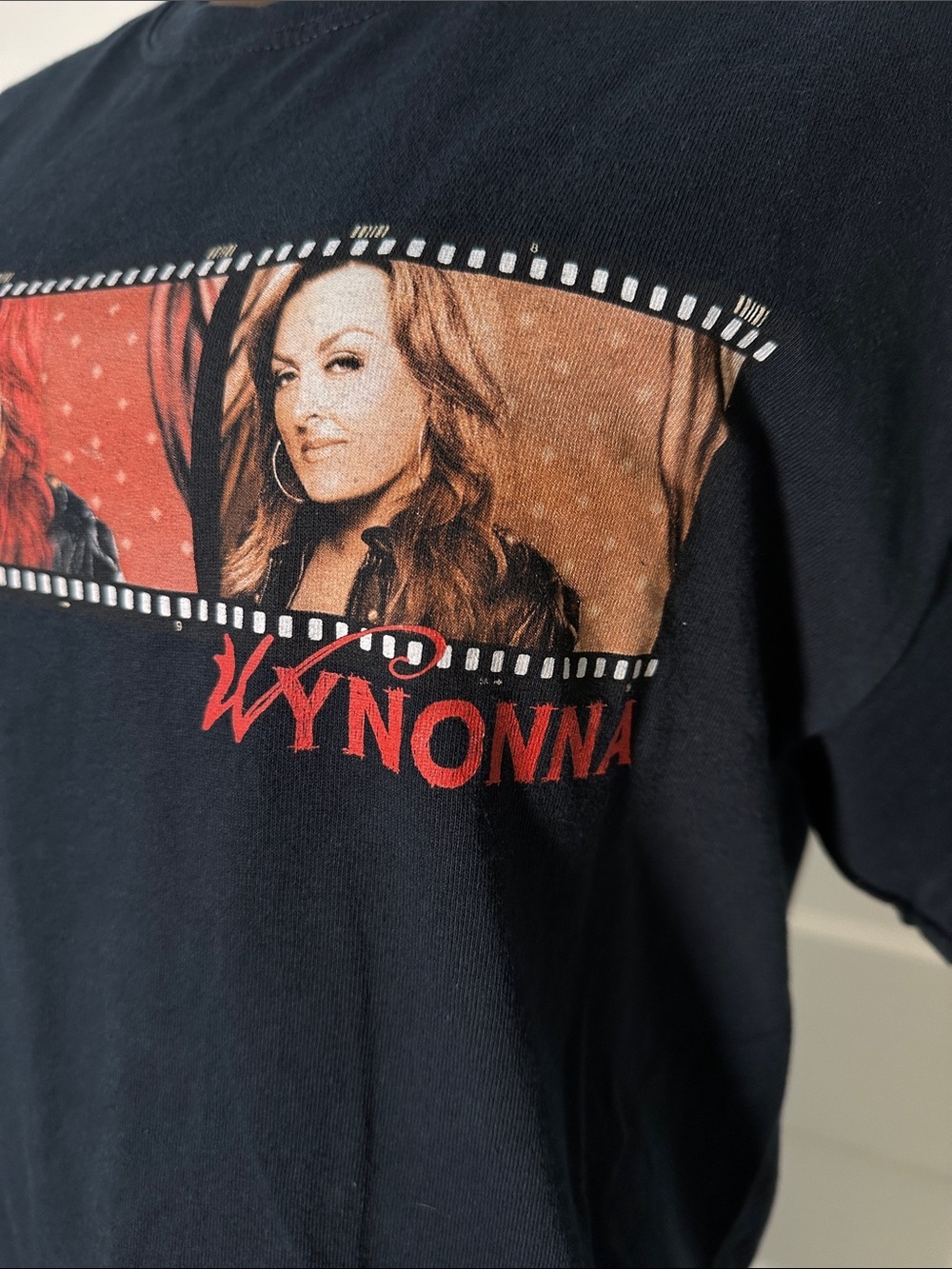 Vintage 90s Wynona Wy Tour Shirt Gildan Black Short-Sleeve Graphic Tee medium - Picture 2 of 8